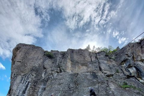 Aventura de escalada en roca de un día completo en los Andes, cerca de Santiago