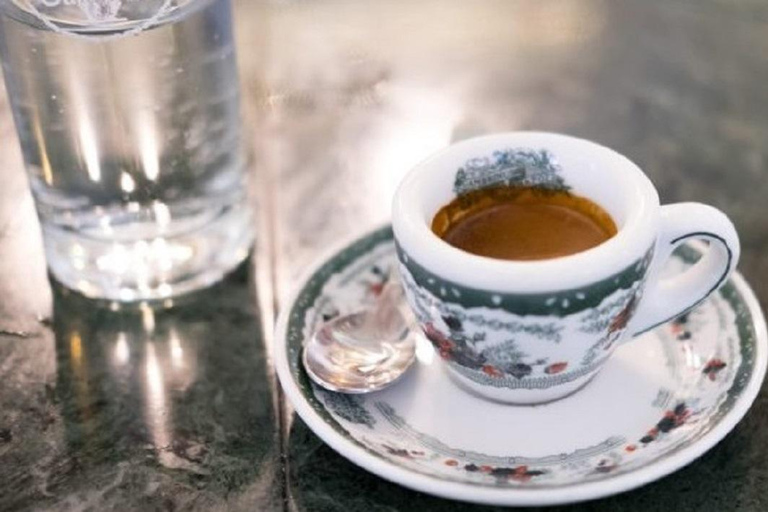 Naples: walk through the city's alleys with local guide Naples: walk through the alleys of the city with local guide