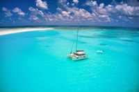 Catamaran avec visite à l'île paradisiaque du Dragon - Hizvo