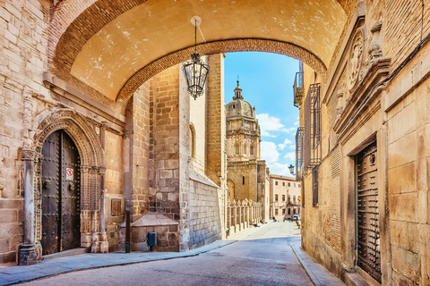 Toledo: Private Walking Tour with a Local 3-Hour Tour