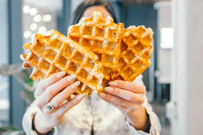 Brujas: Tour a pie en grupo de comida tradicional