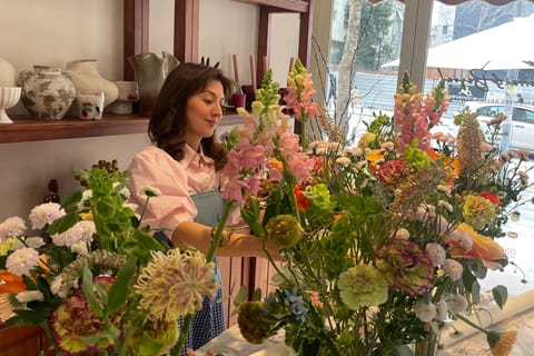 Istanbul: Floral Arrangement Workshop with Tea and Cookies