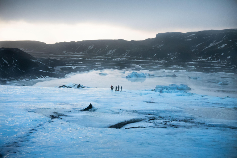 雷克雅未克：南海岸奇观和北极光之旅