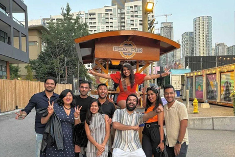 Toronto: Downtown Party Bike Tour with Bar Stops