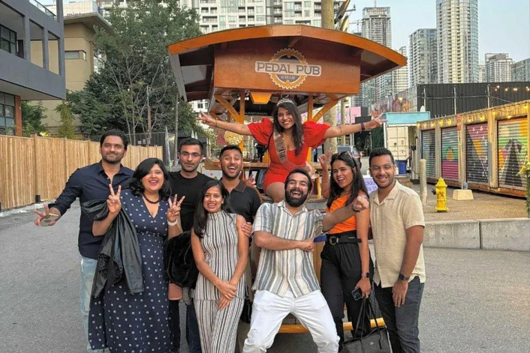Toronto: Downtown Party Bike Tour with Bar Stops