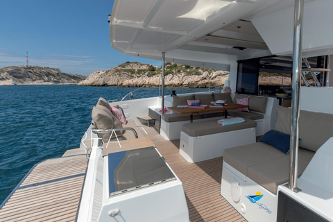 Sète catamaran rental