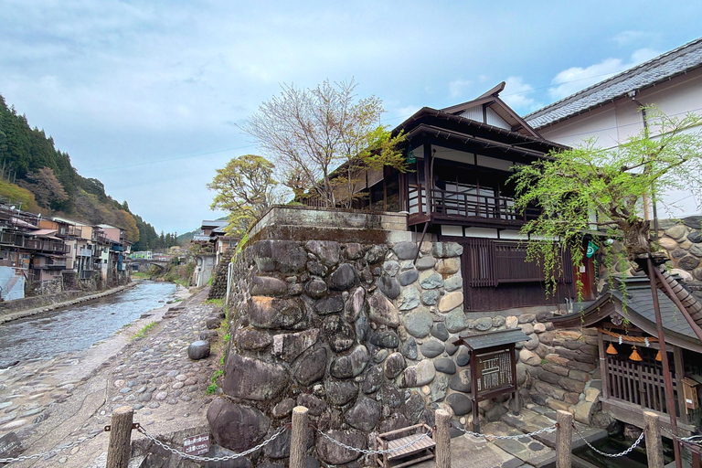Gujo Hachiman Day Trip: Mountain Castle & Traditional Town The popular Gujyo town tour