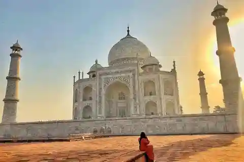 Sunrise Taj Mahal and Agra Fort Half-Day Tour with Transfer