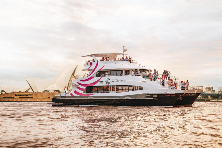 Sydney: Dinner Cruise with 3-Course Meal