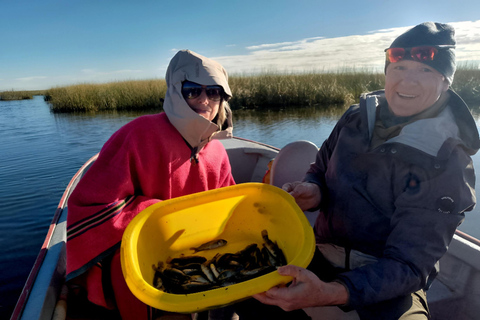 Puno: Tour of the Uros Floating Islands and Fishing Experience Puno: Tour to the Uros floating islands and fishing experience