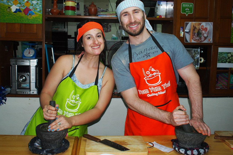 Aula de culinária de meio dia com excursão de meio dia pelo mercadoAula de culinária de meio dia com tour pelo mercado