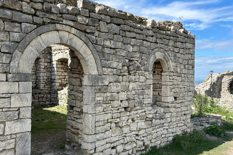 De la côte à la montagne : Circuit des sept villes d&#039;Albanie