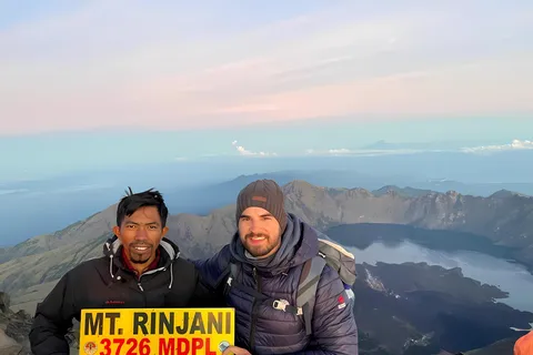 Mount Rinjani 2D/1N to summit{3726m}