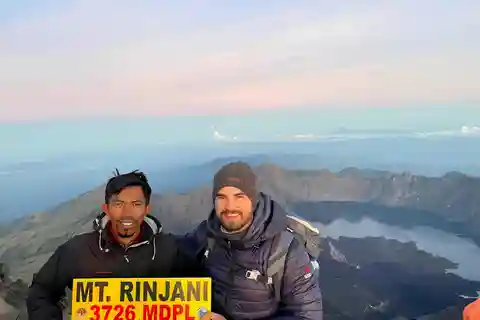 Mount Rinjani 2D/1N to summit{3726m}