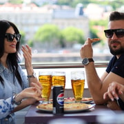 Budapest: Downtown Budapest Cruise with Pizza and Beer