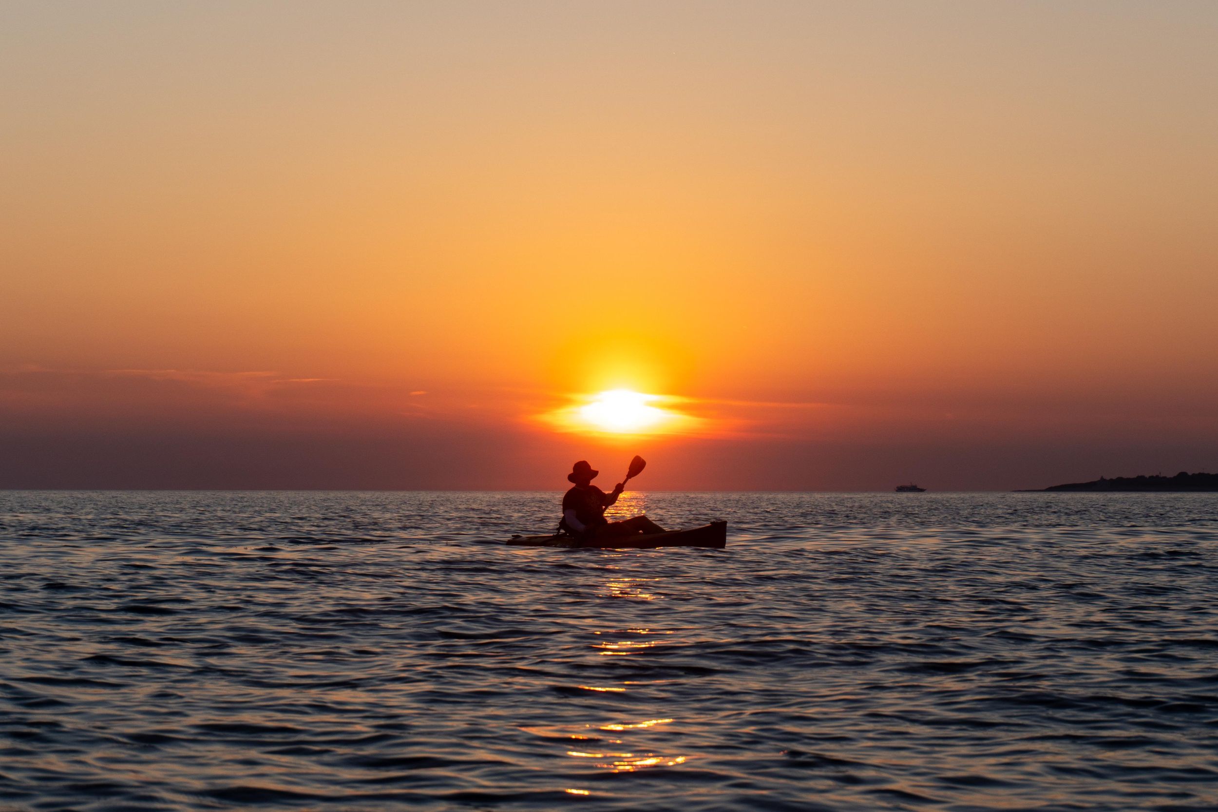 Pula: Sonnenuntergangstour mit klarem Kajak, Höhle, Schwimmen und Klippenspringen
