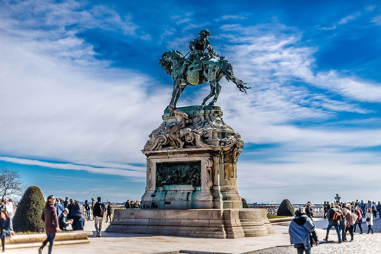 Budapest: tour a piedi del castello di Buda in tedescoTour privato in tedesco