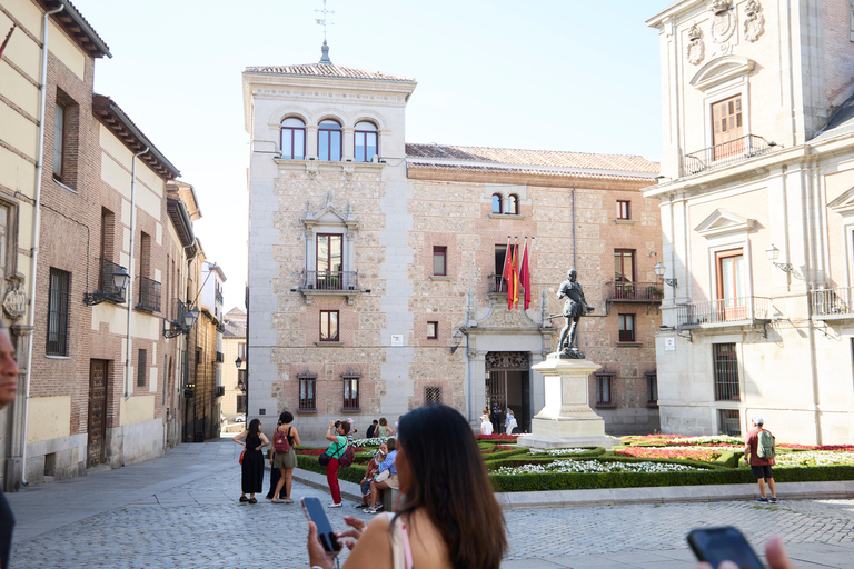 Madrid: Royal Palace and Almudena Cathedral Guided Tour