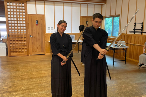 Tokyo: Japanese Kendo Experience with High-Ranked Instructor Let's experience kendo, a traditional Japanese martial art!