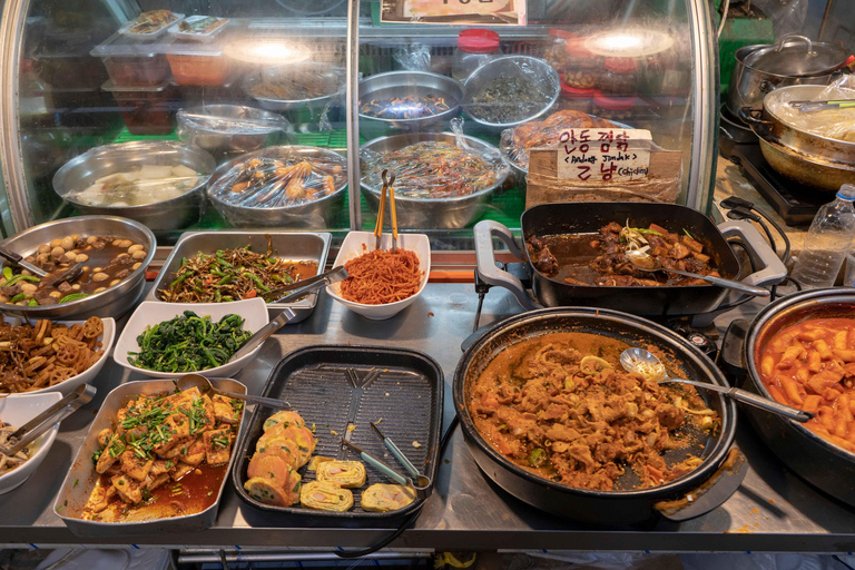 Seoul: Tour del Palazzo Gyeongbokgung e pranzo in un mercato autentico