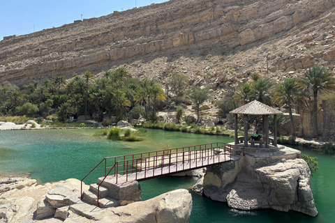 Muscat: Wahiba Sands, Wadi Bani Khalid & Mudayrib Tour Group Tour