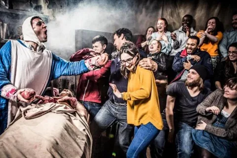 Westminster Walking Tour & London Dungeon Entry