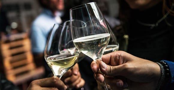 Venice: Guided Tour of Typical Bacari with Aperitif and Cicchetti in Rialto