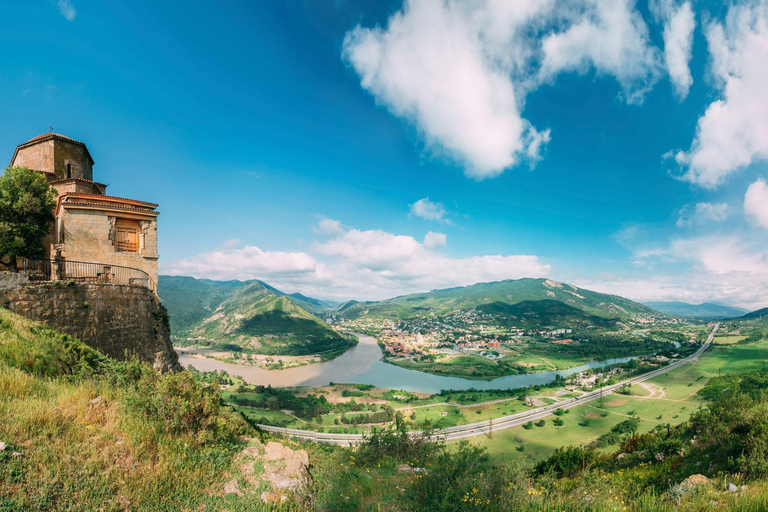 Från Tbilisi: Mtskheta och Uplistsikhe dagsutflykt med vinprovningFrån Tbilisi: Mtskheta och Uplistsikhe, dagsutflykt med vinprovning