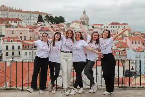 Lisbon: Bachelorette Party Photoshoot Tour