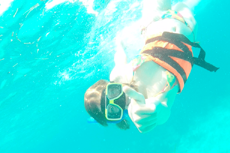 Catamarán y Snorkel en Arrecife de Cancún a Isla Mujeres