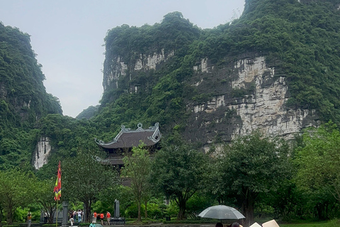 Ninh Bình: Bai Dinh, Trang An en Mua Cave dag privétourNinh Bình: Bai Dinh, Trang An en Mua Cave op de motor