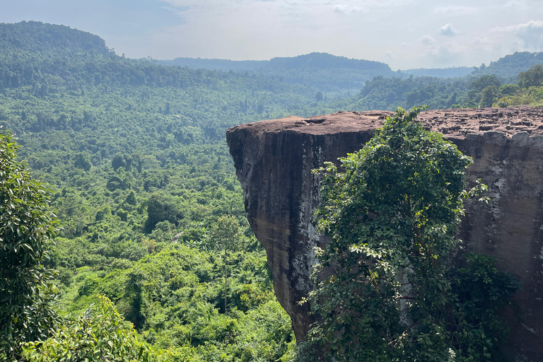 Tour di un giorno delle cascate di Beng Mealea Banteay Srei e Phnom KulenTour per piccoli gruppi