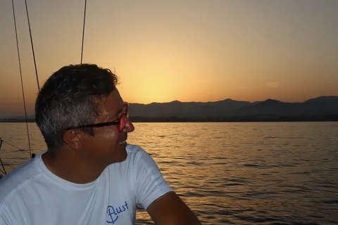 Marbella: Luxe zeilcruise bij zonsondergang in Puerto Banús