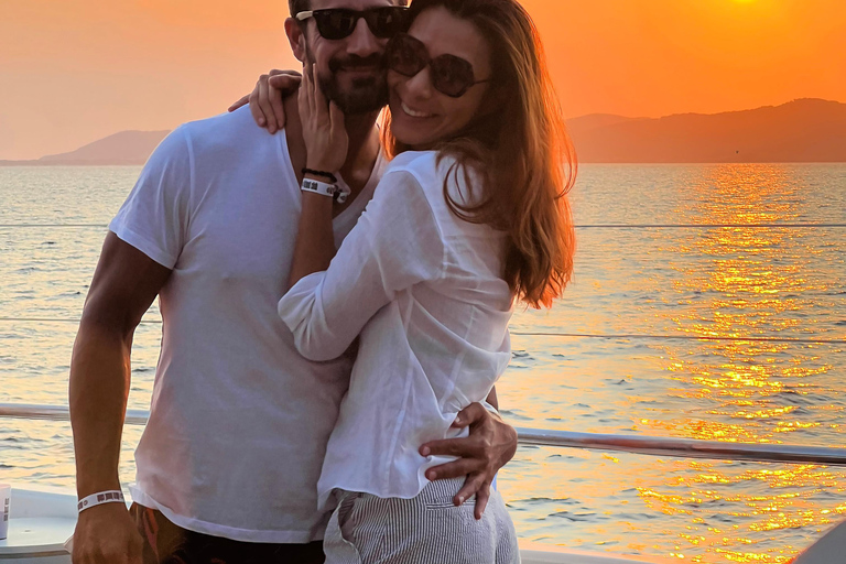 Ibiza: Formentera Sunset Boat Part with Drinks and Food Full Day Pass at Ibiza Boat Club (Early Bird Phase 2)