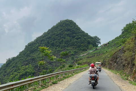 Von Hanoi aus: 4-tägige Ha Giang Loop Car Tour plus Videoschnitt