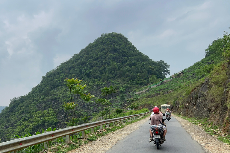 Från Hanoi: 4-dagars Ha Giang Loop Car Tour Plus redigerad video