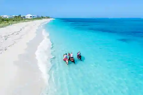 Providenciales: Beach and Ocean Horseback Riding Adventure