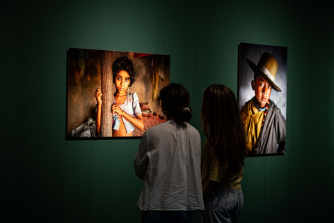 Barcelona: Palau Martorell - Steve McCurry Exhibition Barcelona: Palau Martorell - Steve McCurry Exhibit
