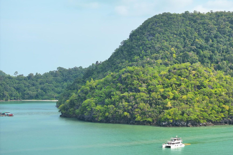 Langkawi: Sunset Cruise with BBQ Dinner & Unlimited Drinks Premium Sunset Dinner Cruise + BBQ Dinner + Transfer