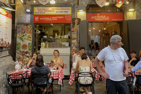 Naples: visite gastronomique secrète avec un guide localVisite de groupe partagée