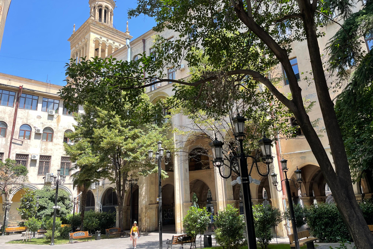 Tbilisi: Tbilisi sovietica - Dalla propaganda all'esecuzioneTbilisi: la Tbilisi sovietica - Dalla propaganda alla realizzazione