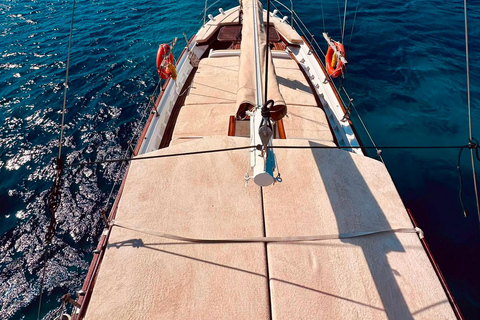 Bodrum: Sunset Boat Cruise with Dinner & Castle Views
