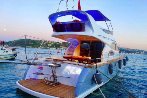 Privé Bosporus-tour op luxe jacht / Y6Privé Bosporus-tour op luxe jacht