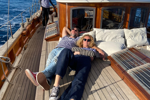 Marseille: Winter brunch on a sailboat Christmas brunch on a sailboat