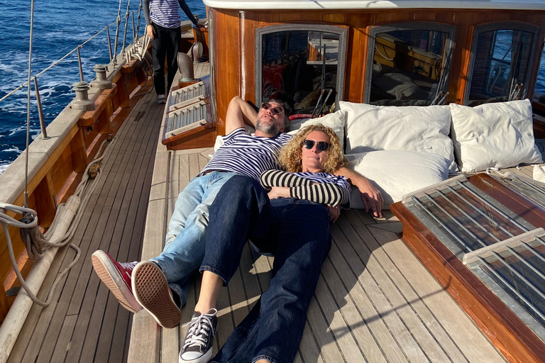 Marseille: Winter brunch on a sailboat Winter brunch on a sailboat