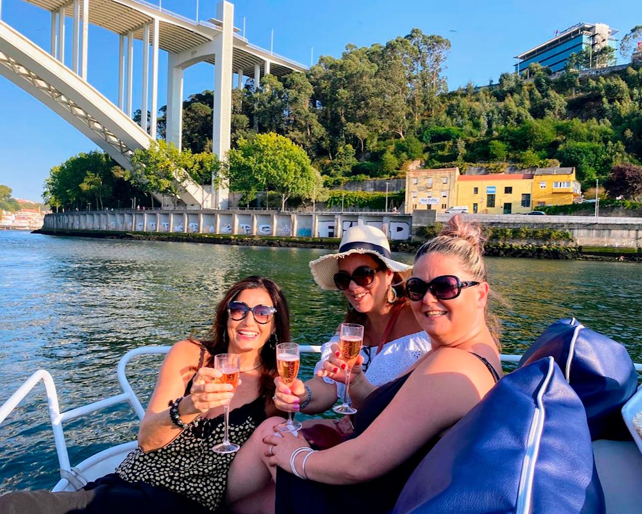 Porto: Douro-Kreuzfahrt, 6 Brücken & 4 Portweine (max. 7)