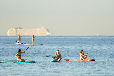 Barcelona: Experiencia de Paddleboarding al Atardecer con 1 Cerveza