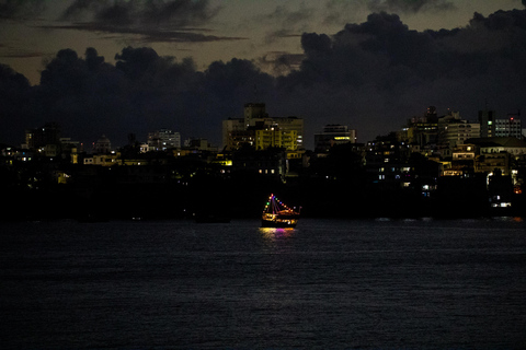 مومباسا: رحلة بحرية مسائية على متن قارب الداو مع عشاءمومباسا: رحلة قارب الداو المسائية مع عشاء