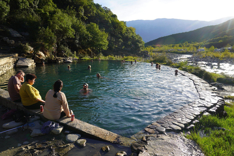 Desde Tirana/Durres/Golem: Termas y Cañón de PermetTour privado