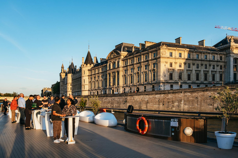 Paris : Dîner-croisière gastronomique sur la Seine avec musique liveDîner-croisière et concert